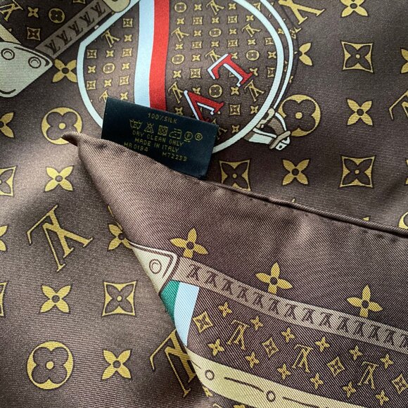 Louis Vuitton Silk Wrap Iconic Monogram Trunks Luggage Brown Classic Scarf - Picture 9 of 16